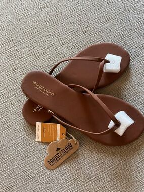 NWT Project Cloud Women's Brown Memory Foam Flip Flops